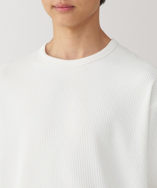無印良品（ムジルシリョウヒン）の「〔MUJI WALKER〕紳士　ＵＶカット乾きやすいワッフル長袖Ｔシャツ（Tシャツ/カットソー・メンズ・オフホワイト/ブラック・XL/L/M/S）」の8枚目の写真