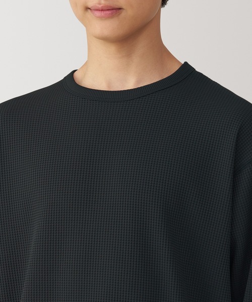 無印良品（ムジルシリョウヒン）の「〔MUJI WALKER〕紳士　ＵＶカット乾きやすいワッフル長袖Ｔシャツ（Tシャツ/カットソー・メンズ・オフホワイト/ブラック・XL/L/M/S）」の16枚目の写真