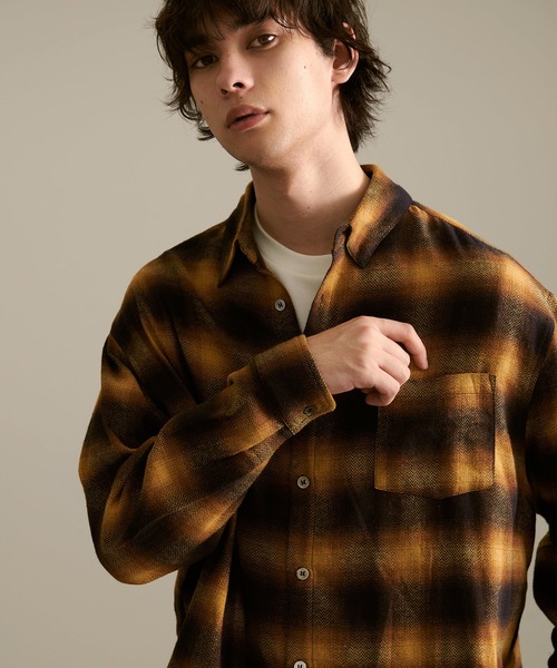 Revo.（レボ）の「Revo. オンブレチェック ルーズフィット ライトネルシャツ（シャツ/ブラウス・メンズ・ブルー/ブラック/ワイン/ブラウン・1/2）」の9枚目の写真