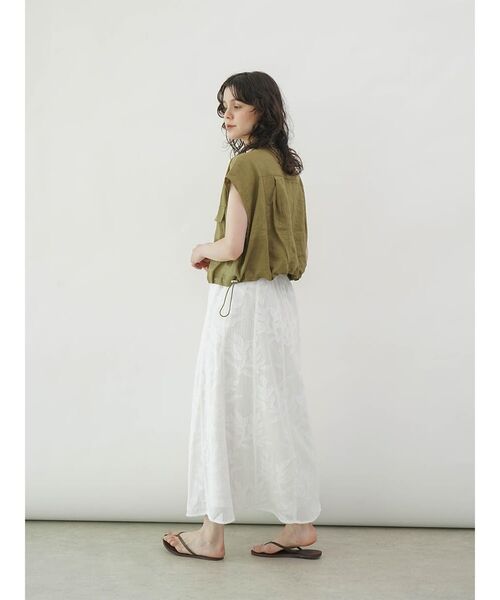 FIKA.(フィーカ)の「Linen short vest(シャツ/ブラウス・レディース・サンドベージュ/チャコール/オリーブ・MEDIUM)」の7枚目の写真