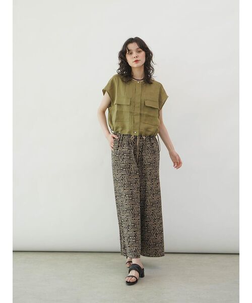 FIKA.(フィーカ)の「Linen short vest(シャツ/ブラウス・レディース・サンドベージュ/チャコール/オリーブ・MEDIUM)」の17枚目の写真