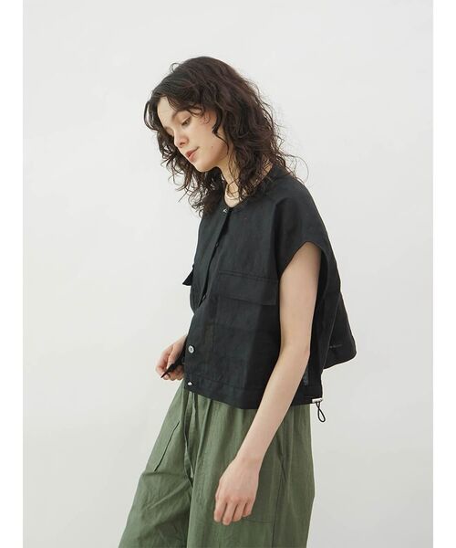 FIKA.(フィーカ)の「Linen short vest(シャツ/ブラウス・レディース・サンドベージュ/チャコール/オリーブ・MEDIUM)」の18枚目の写真