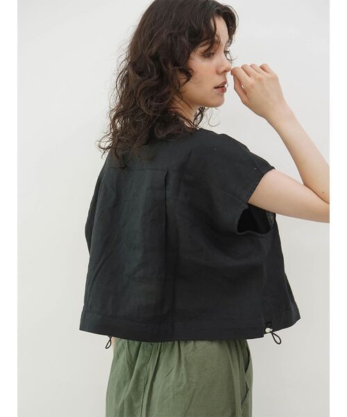FIKA.(フィーカ)の「Linen short vest(シャツ/ブラウス・レディース・サンドベージュ/チャコール/オリーブ・MEDIUM)」の19枚目の写真