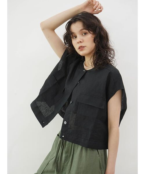FIKA.(フィーカ)の「Linen short vest(シャツ/ブラウス・レディース・サンドベージュ/チャコール/オリーブ・MEDIUM)」の21枚目の写真