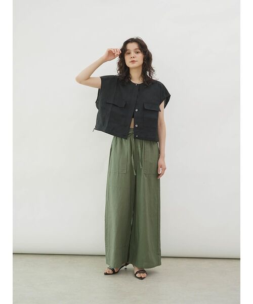 FIKA.(フィーカ)の「Linen short vest(シャツ/ブラウス・レディース・サンドベージュ/チャコール/オリーブ・MEDIUM)」の22枚目の写真
