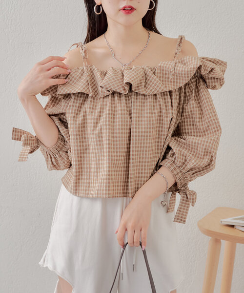 Chico(チコ)の「肩リボンオフショルボリュームブラウス(シャツ/ブラウス・レディース・ブラウン系その他2/ブラック系その他3/ホワイト系その他3/ブラック系その他2・FREE)」の19枚目の写真