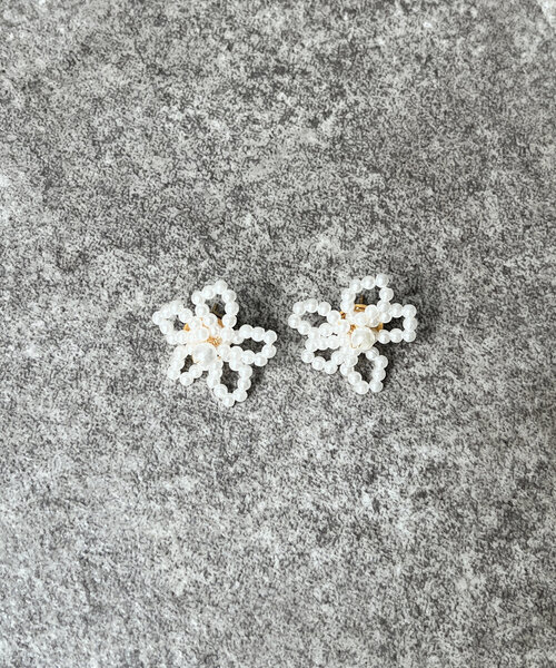値下げ！e.m.お花ピアス 超ミニピアス フラワー お花 アシンメトリー 左右非対称