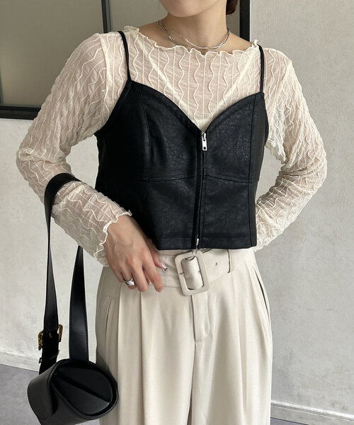 Thevon(ゼボン)の「ダブルジップ合皮キャミ(シャツ/ブラウス・レディース・グレイッシュベージュ/ブラック/ブラウン・FREE)」の4枚目の写真