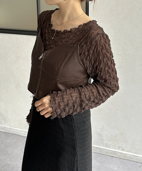Thevon(ゼボン)の「ダブルジップ合皮キャミ(シャツ/ブラウス・レディース・グレイッシュベージュ/ブラック/ブラウン・FREE)」の13枚目の写真