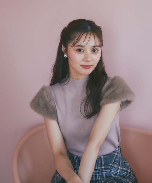 tocco closet(トッコ クローゼット)の「ファースリーブ切り替えニットプルオーバー(ニット/セーター・レディース・ピンク/アイボリー/ブラック・M)」の13枚目の写真