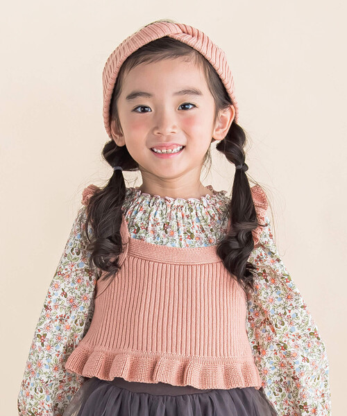 Noeil aime BeBe(ノイユエイムベベ)の「ヘアバンド付ニットベスト(90~130cm)(ベスト・キッズ・イエロー/ピンク・90cm/100cm/110cm/120cm/130cm)」の1枚目の写真