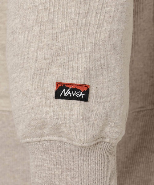 NANGA(ナンガ)の「ECO HYBRID MINI BOX LOGO EMBROIDERY SWEATSHIRT/エコハイブリッド ミニボックスロゴ エンブロイダリー スウェットシャツ(スウェット・メンズ・セージグリーン/ブラック/オートミール/ライトグレー/ホワイト/オレンジ/ブラック系その他・S/M/L/XL)」の14枚目の写真