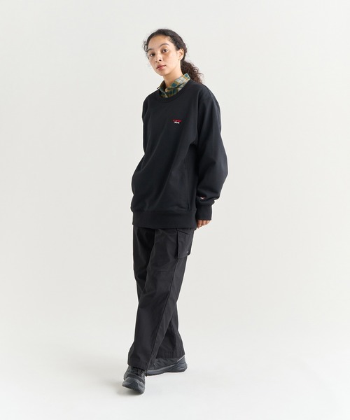 NANGA（ナンガ）の「ECO HYBRID MINI BOX LOGO EMBROIDERY SWEATSHIRT/エコハイブリッド ミニボックスロゴ エンブロイダリー スウェットシャツ（スウェット・メンズ・セージグリーン/ブラック/オートミール/ライトグレー/ホワイト/オレンジ/ブラック系その他・S/M/L/XL）」の17枚目の写真
