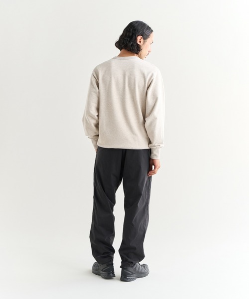 NANGA（ナンガ）の「ECO HYBRID MINI BOX LOGO EMBROIDERY SWEATSHIRT/エコハイブリッド ミニボックスロゴ エンブロイダリー スウェットシャツ（スウェット・メンズ・セージグリーン/ブラック/オートミール/ライトグレー/ホワイト/オレンジ/ブラック系その他・S/M/L/XL）」の14枚目の写真