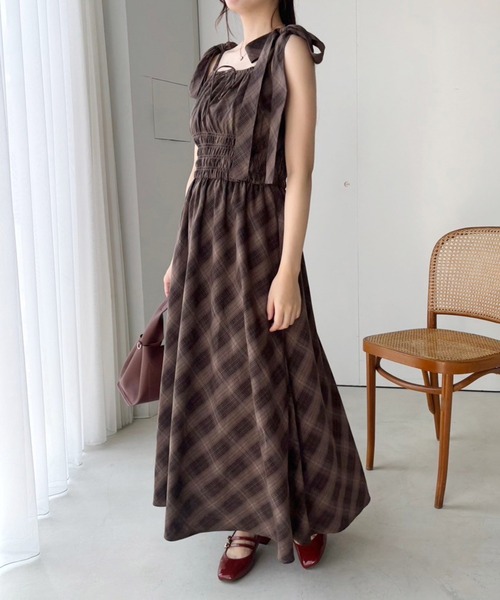 one after another NICE CLAUP（ワンアフターアナザーナイスクラップ）の「【WEB限定商品】リボンシャーリングキャミワンピース（ワンピース・レディース・ベージュ系その他/ブラック/ブラウン系その他/ピンク系その他・SMALL/MEDIUM）」の2枚目の写真