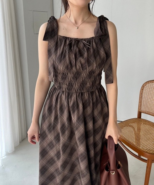 one after another NICE CLAUP（ワンアフターアナザーナイスクラップ）の「【WEB限定商品】リボンシャーリングキャミワンピース（ワンピース・レディース・ベージュ系その他/ブラック/ブラウン系その他/ピンク系その他・SMALL/MEDIUM）」の11枚目の写真