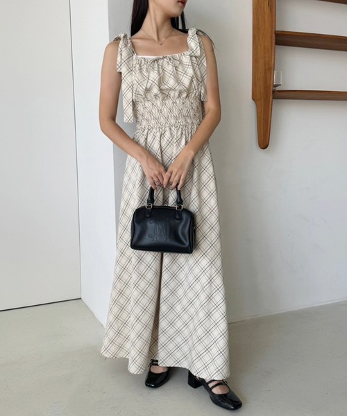 one after another NICE CLAUP（ワンアフターアナザーナイスクラップ）の「【WEB限定商品】リボンシャーリングキャミワンピース（ワンピース・レディース・ベージュ系その他/ブラック/ブラウン系その他/ピンク系その他・SMALL/MEDIUM）」の8枚目の写真