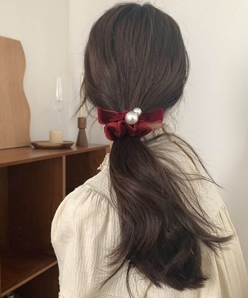 TONE SELECT GOODS（トーンセレクトグッズ）の「【resonance】ベロア 大粒パール シュシュ（シュシュ・レディース・ブラック/レッド・FREE）」の2枚目の写真