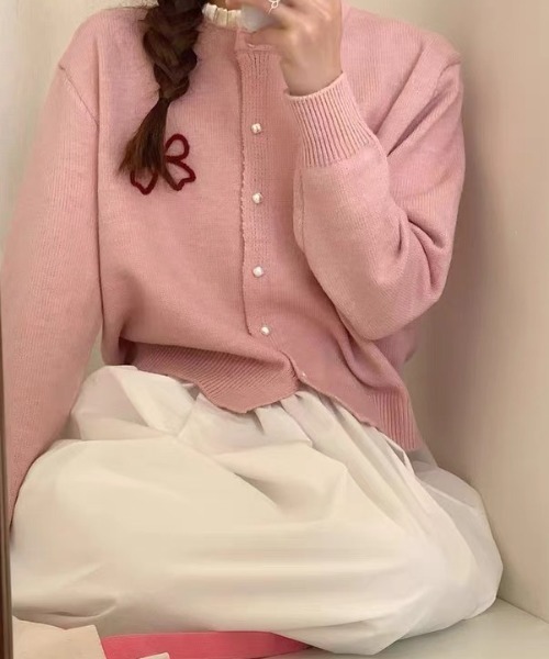 Achic（アシック）の「フロントリボン刺しゅうニットカーディガン（カーディガン/ボレロ・レディース・グレー/ピンク/レッド/アイボリー・M）」の6枚目の写真