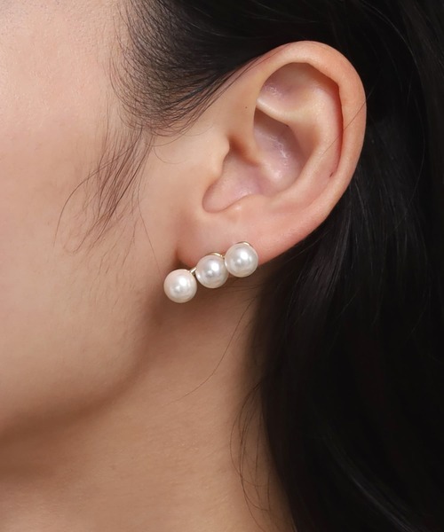 LHME(エルエイチエムイー)の「【WEB限定】“MELLOW”ラインパールピアス/3粒/サージカルステンレス(金属アレルギー対応)【LHME / エルエイチエムイー】(ピアス(両耳用)・レディース・ゴールド・ONE SIZE)」の17枚目の写真