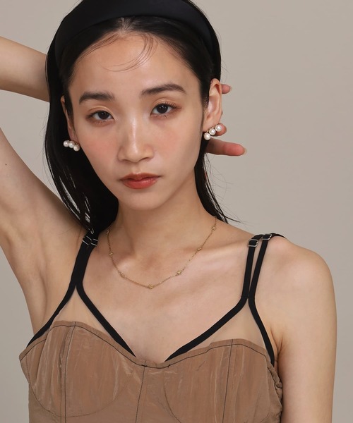 LHME(エルエイチエムイー)の「【WEB限定】“MELLOW”ラインパールピアス/3粒/サージカルステンレス(金属アレルギー対応)【LHME / エルエイチエムイー】(ピアス(両耳用)・レディース・ゴールド・ONE SIZE)」の14枚目の写真