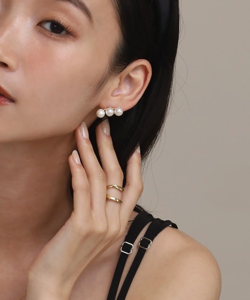 LHME(エルエイチエムイー)の「【WEB限定】“MELLOW”ラインパールピアス/3粒/サージカルステンレス(金属アレルギー対応)【LHME / エルエイチエムイー】(ピアス(両耳用)・レディース・ゴールド・ONE SIZE)」の13枚目の写真