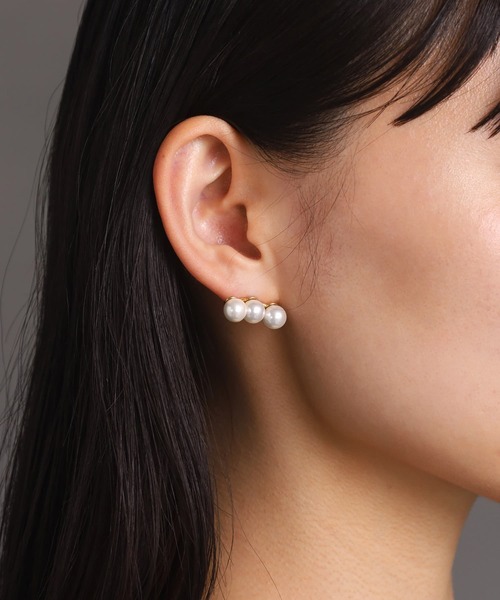 LHME(エルエイチエムイー)の「【WEB限定】“MELLOW”ラインパールピアス/3粒/サージカルステンレス(金属アレルギー対応)【LHME / エルエイチエムイー】(ピアス(両耳用)・レディース・ゴールド・ONE SIZE)」の10枚目の写真
