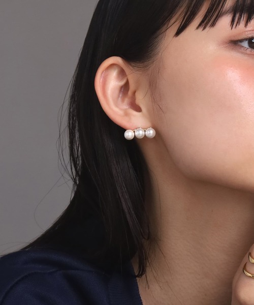 LHME(エルエイチエムイー)の「【WEB限定】“MELLOW”ラインパールピアス/3粒/サージカルステンレス(金属アレルギー対応)【LHME / エルエイチエムイー】(ピアス(両耳用)・レディース・ゴールド・ONE SIZE)」の5枚目の写真