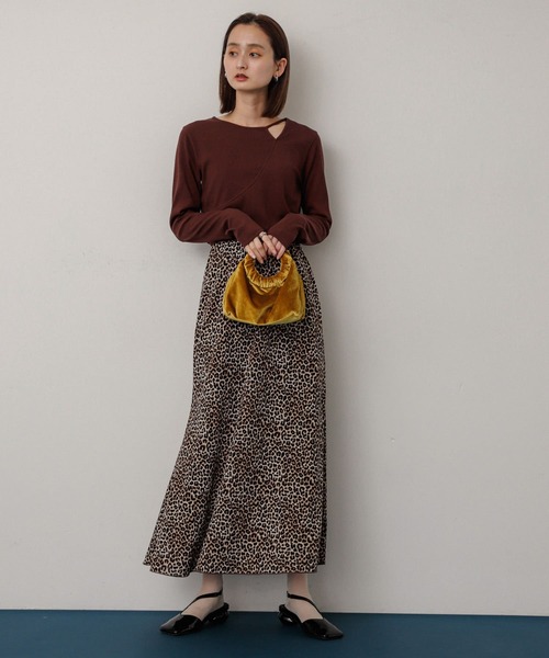 SENSE OF PLACE by URBAN RESEARCH（センスオブプレイスバイアーバンリサーチ）の「アシンメトリーリブコンパクトトップス（Tシャツ/カットソー・レディース・ブラウン/ブラック/ライトブルー/オフホワイト・ONE）」の12枚目の写真