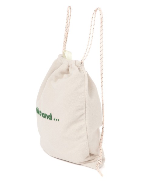 niko and...（ニコアンド）の「オリジナルニコロゴフリースナップサック（バックパック/リュック・レディース・ブルー/グレー/ホワイト・0）」の4枚目の写真