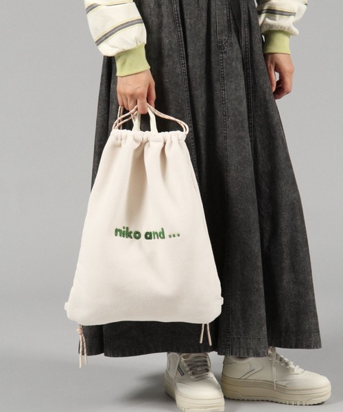 niko and...（ニコアンド）の「オリジナルニコロゴフリースナップサック（バックパック/リュック・レディース・ブルー/グレー/ホワイト・0）」の16枚目の写真