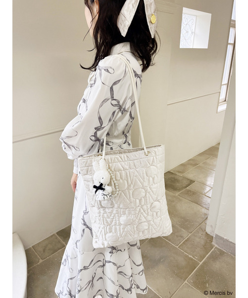 MIIA（ミーア）の「miffy ベロアキルティングトートバッグ（トートバッグ・レディース・オフホワイト/ブラック/ライトグレー/ピンク・FREE）」の2枚目の写真