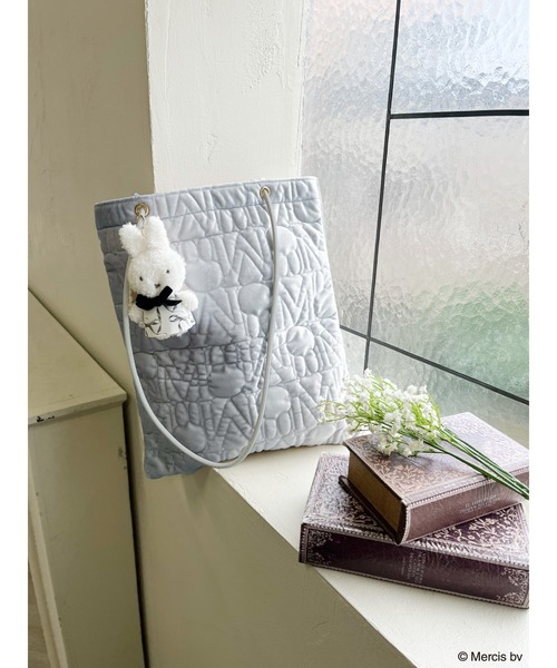 MIIA（ミーア）の「miffy ベロアキルティングトートバッグ（トートバッグ・レディース・オフホワイト/ブラック/ライトグレー/ピンク・FREE）」の4枚目の写真