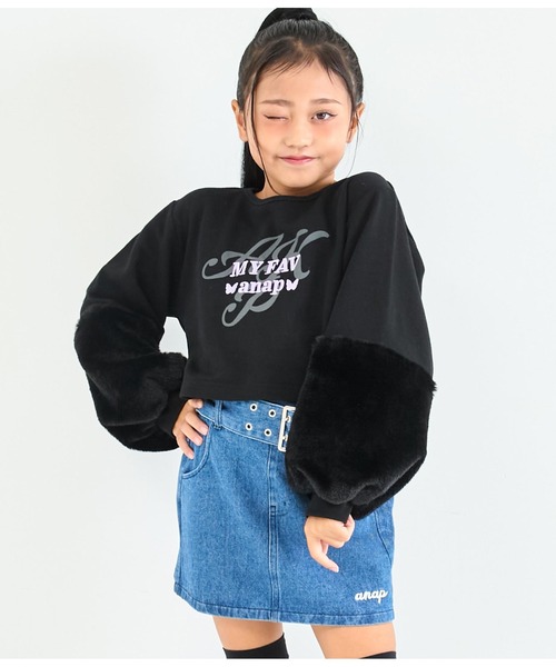 ANAP kids（アナップキッズ）の「袖ファーデザイン クロップド丈 裏毛 長袖 トレーナー（スウェット・キッズ・ホワイト/ブラック・130cm/120cm/110cm）」の3枚目の写真