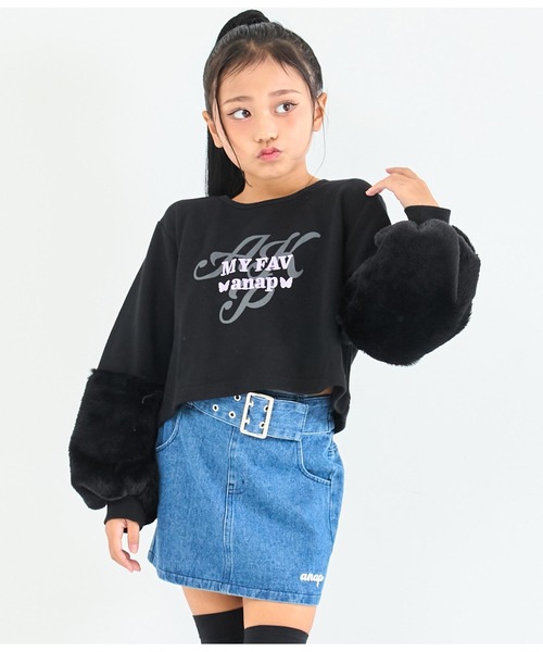 ANAP kids（アナップキッズ）の「袖ファーデザイン クロップド丈 裏毛 長袖 トレーナー（スウェット・キッズ・ホワイト/ブラック・130cm/120cm/110cm）」の4枚目の写真