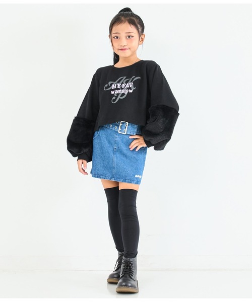 ANAP kids（アナップキッズ）の「袖ファーデザイン クロップド丈 裏毛 長袖 トレーナー（スウェット・キッズ・ホワイト/ブラック・130cm/120cm/110cm）」の6枚目の写真