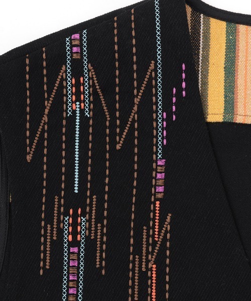 チチカカ(チチカカ)の「エンブロイダリーベスト(ベスト・レディース・ブラック/キャメル・FREE)」の3枚目の写真