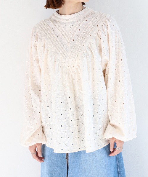 cepo（セポ）の「〈前後2way〉ボトルネック刺繍ブラウス（シャツ/ブラウス・レディース・オフホワイト/ブラック/ベージュ・M）」の2枚目の写真