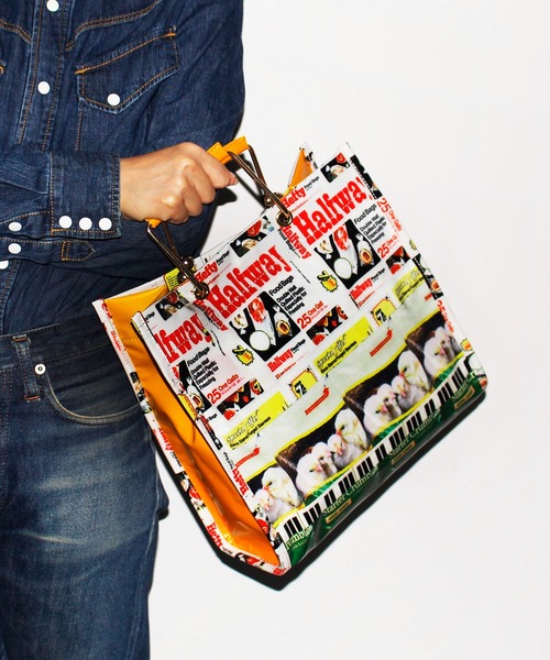 HEY!MrsROSE(ヘイミセスローズ)の「HEY! Mrs ROSE(ヘイ!ミセスローズ)HEY!MetalHandleBAG(ハンドバッグ・レディース・ホワイト/ブラウン/ブルー・FREE)」の2枚目の写真