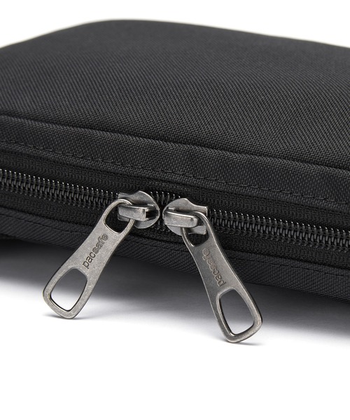 pacsafe(パックセーフ)の「pacsafe/パックセーフ RFIDsafe Tech crossbody/テッククロスボディ(ショルダーバッグ・メンズ・ブラック/グレー・FREE)」の9枚目の写真