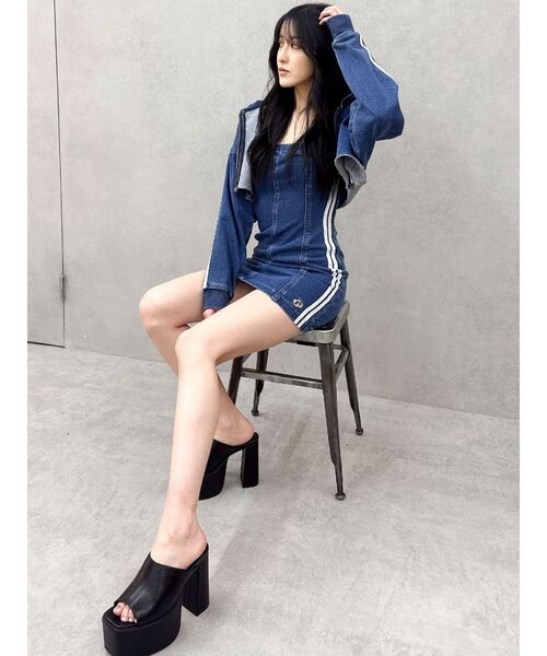 GYDA（ジェイダ）の「GD SIDE 2ラインカットデニムベアワンピース【SETUP着用可】（ワンピース・レディース・ライトブルー/ブルー・FREE）」の8枚目の写真