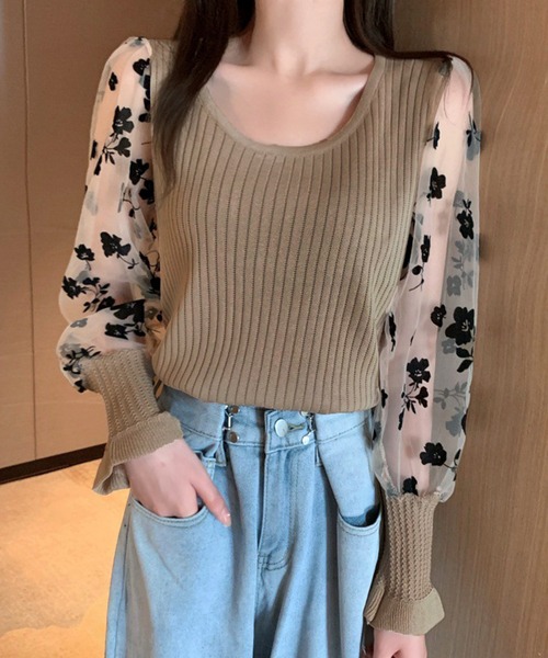 VIBGYOR(ヴィブジョー)の「【EIZZ/アイズ】花柄 シースルー スリーブ トップス(Tシャツ/カットソー・レディース・ブラック/ベージュ/レッド/オフホワイト・FREE)」の4枚目の写真