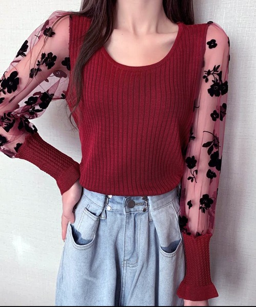 VIBGYOR(ヴィブジョー)の「【EIZZ/アイズ】花柄 シースルー スリーブ トップス(Tシャツ/カットソー・レディース・ブラック/ベージュ/レッド/オフホワイト・FREE)」の1枚目の写真