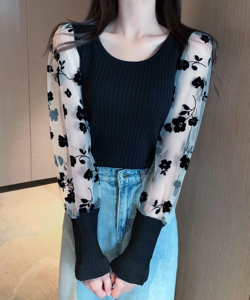 VIBGYOR(ヴィブジョー)の「【EIZZ/アイズ】花柄 シースルー スリーブ トップス(Tシャツ/カットソー・レディース・ブラック/ベージュ/レッド/オフホワイト・FREE)」の3枚目の写真