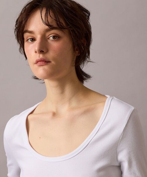 Calvin Klein(カルバン・クライン)の「コントゥアリブUネックロングスリーブTシャツ(Tシャツ/カットソー・レディース・ホワイト・S/M/XS)」の6枚目の写真