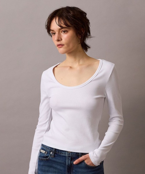 Calvin Klein(カルバン・クライン)の「コントゥアリブUネックロングスリーブTシャツ(Tシャツ/カットソー・レディース・ホワイト・S/M/XS)」の1枚目の写真