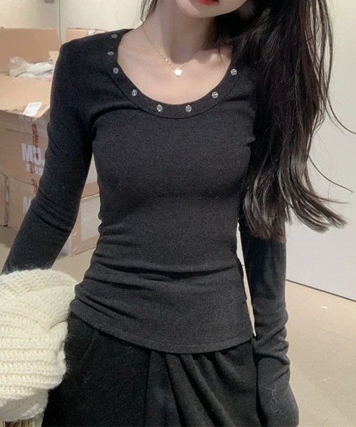 CERCA(チェルカ)の「【 MEMECLE / メメクル 】スタッズ クルーネックカットソー(Tシャツ/カットソー・レディース・ブラック/グレー・S/L)」の8枚目の写真