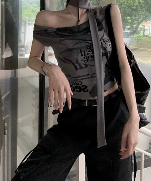 lilful(リルフル)の「タイ付き ホルターネックノースリーブT(Tシャツ/カットソー・レディース・ホワイト/グレー・L/M)」の3枚目の写真