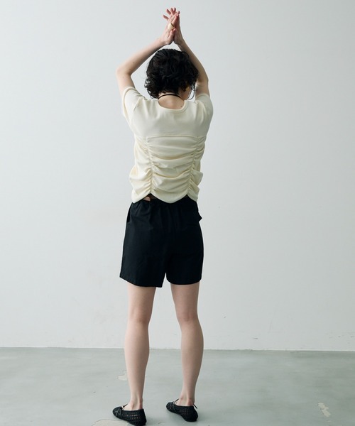 Trish（トリッシュ）の「シャーリングチュール使いプルオーバー（Tシャツ/カットソー・レディース・ホワイト/チャコールグレー/ブラウン・MEDIUM）」の6枚目の写真