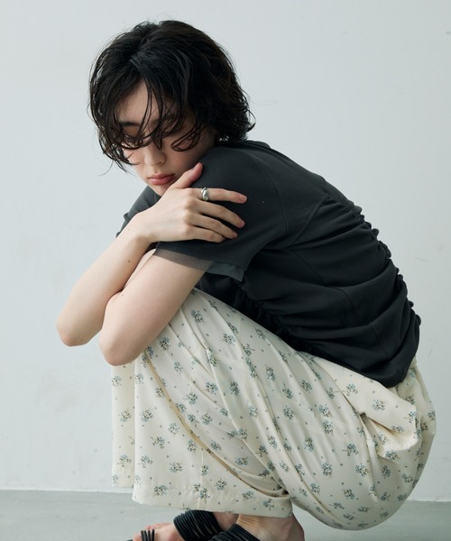 Trish（トリッシュ）の「シャーリングチュール使いプルオーバー（Tシャツ/カットソー・レディース・ホワイト/チャコールグレー/ブラウン・MEDIUM）」の11枚目の写真